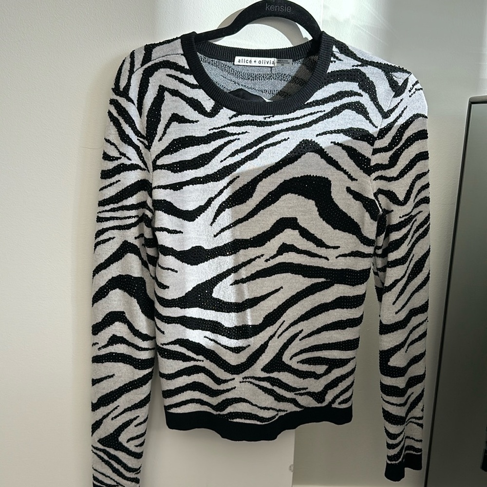 Alice + Olivia 
Black & White
Crystal Embellishments
98% Wool, 2% Elastane